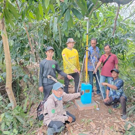 Pemasangan Pilar Batas Desa Bawahan Seberang Mangkalawat Dan Tanah Abang